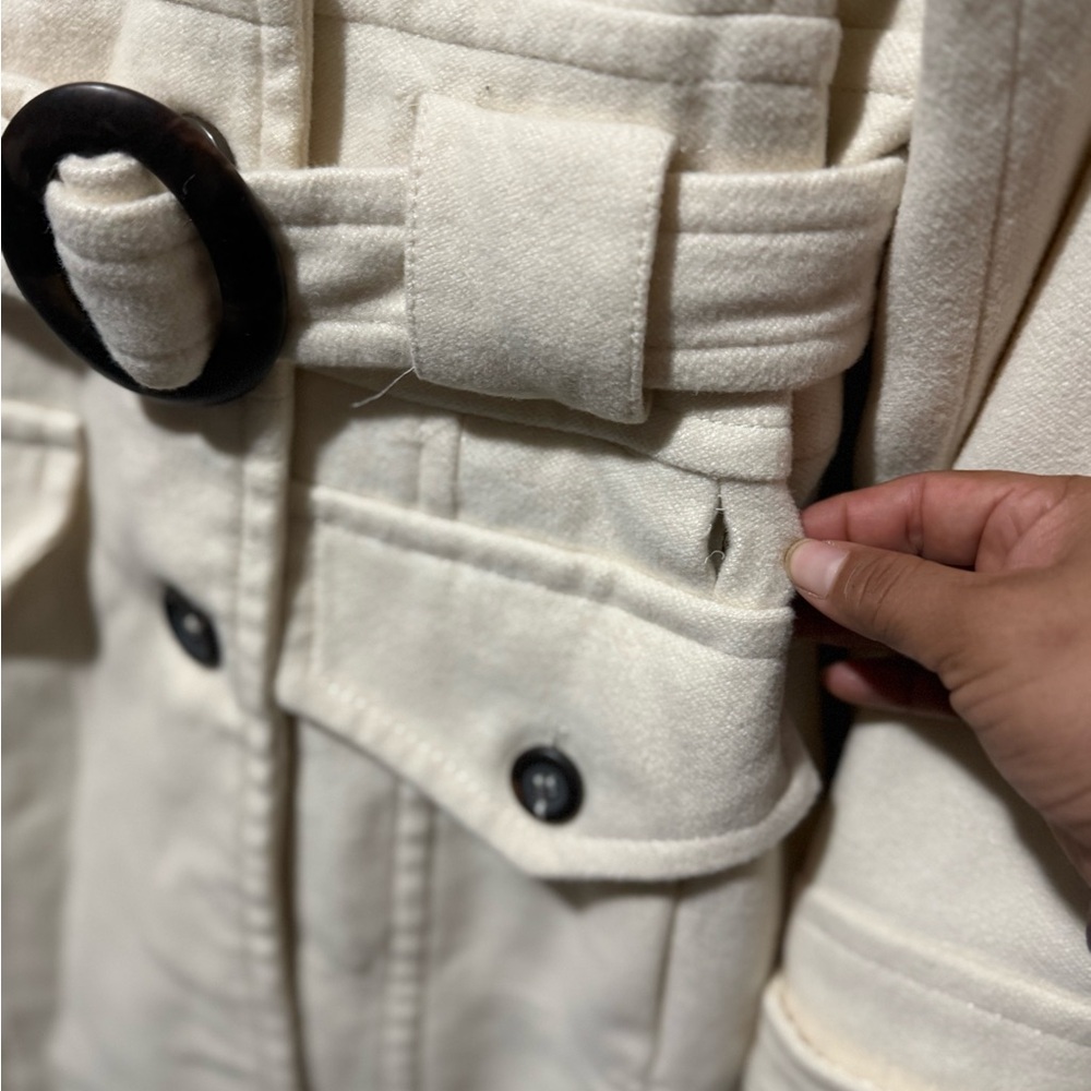 Donatella Cream Coat Size L - Small Snag - Picture 3 of 12